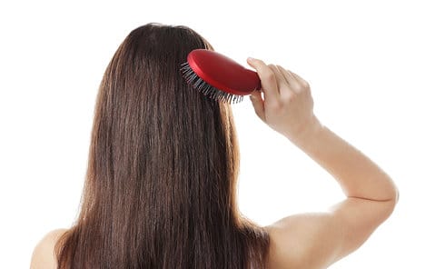 Chcete mít zdravé a krásně dlouhé vlasy? 5 způsobů jak podpořit jejich růst.