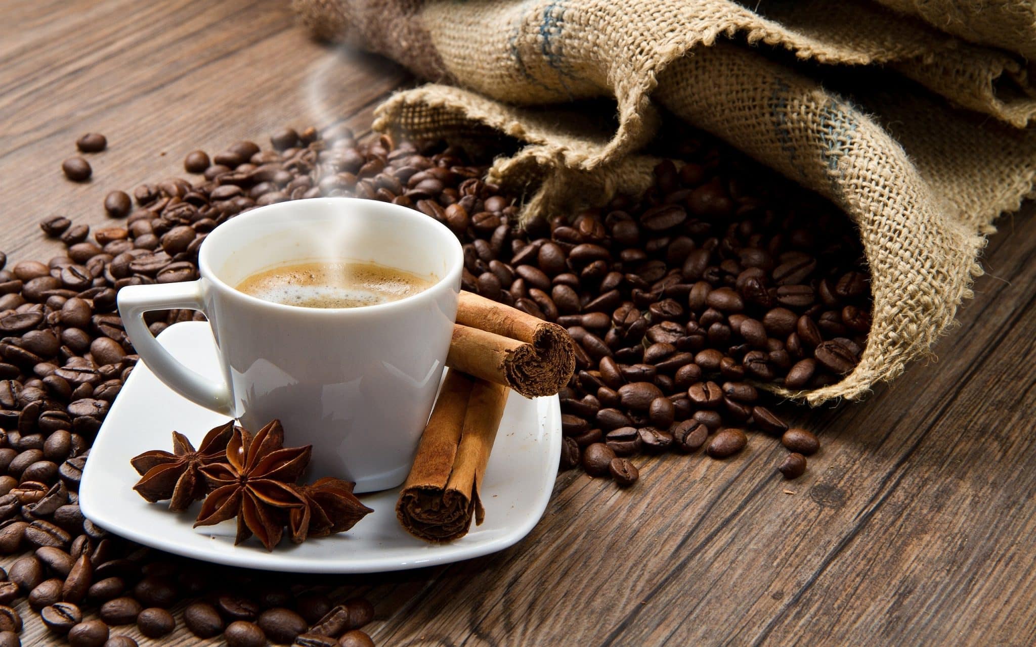 Nadměrná konzumace kávy zvyšuje riziko srdečního infarktu
