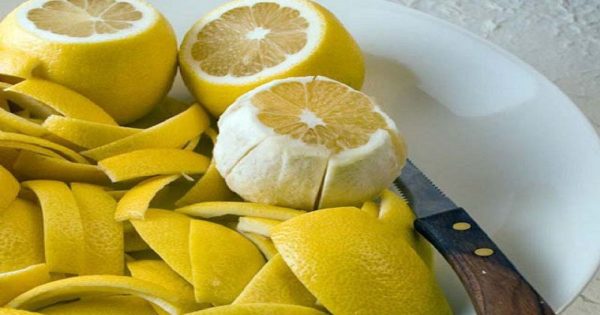 Také slupka z citronu je plná prospěšných látek. Naučíme vás je využívat