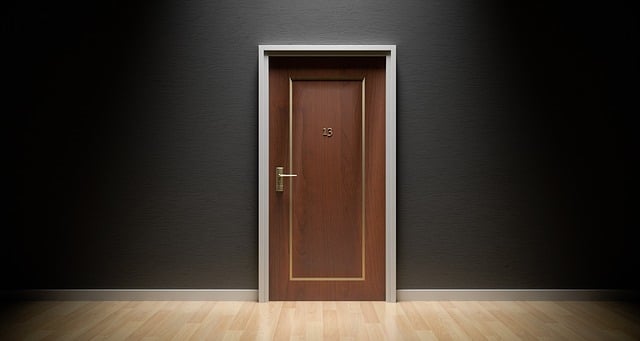 Potřebujete dřevěné vchodové dveře? Mand CZ vše zařídí