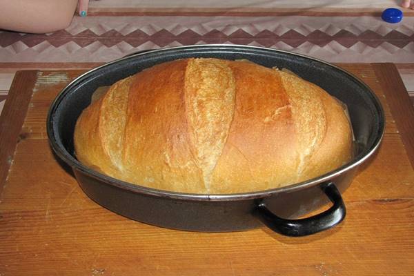 Staročeský recept na tradiční chléb, který vydrží čerstvý a křupavý celé dny: Doma si ho zvládne udělat každý, stačí trocha kvasnic a zbytek mouky!