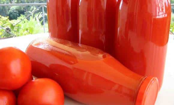 Můj tchán vymyslel recept na domácí rajčatovou šťávu: Dělám každoročně, stačí jeden lok denně a s vaším tělem se stanou zázraky – pouze ze 3 ingrediencí!