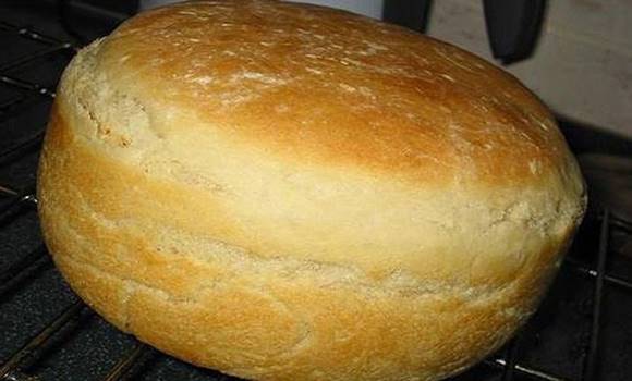 Na rychlý a velmi chutný domácí chléb stačí jen pár ingrediencí