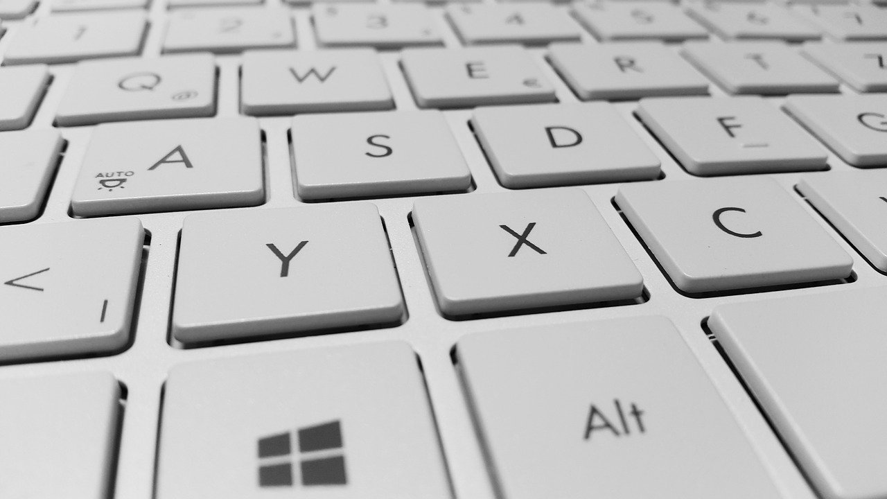 Vyčistěte si klávesnici od počítače snadným postupem