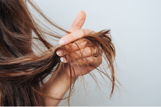 Jemné a řídké vlasy zachrání správný střih