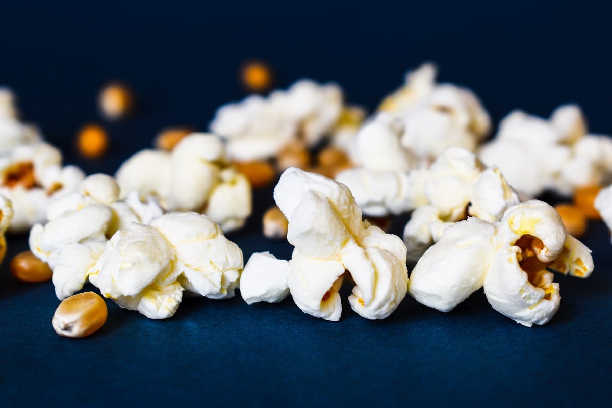Muž podstoupil operaci srdce kvůli zbytku popcornu na zubu
