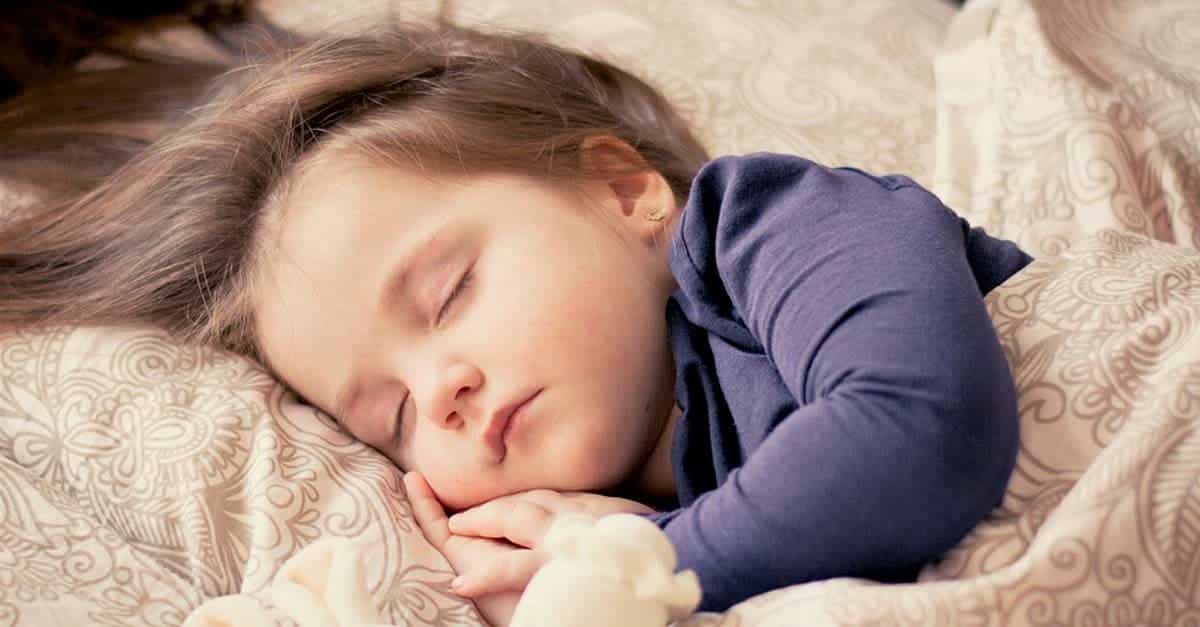 Lékaři vysvětlují, proč by děti neměly zůstávat dlouho vzhůru
