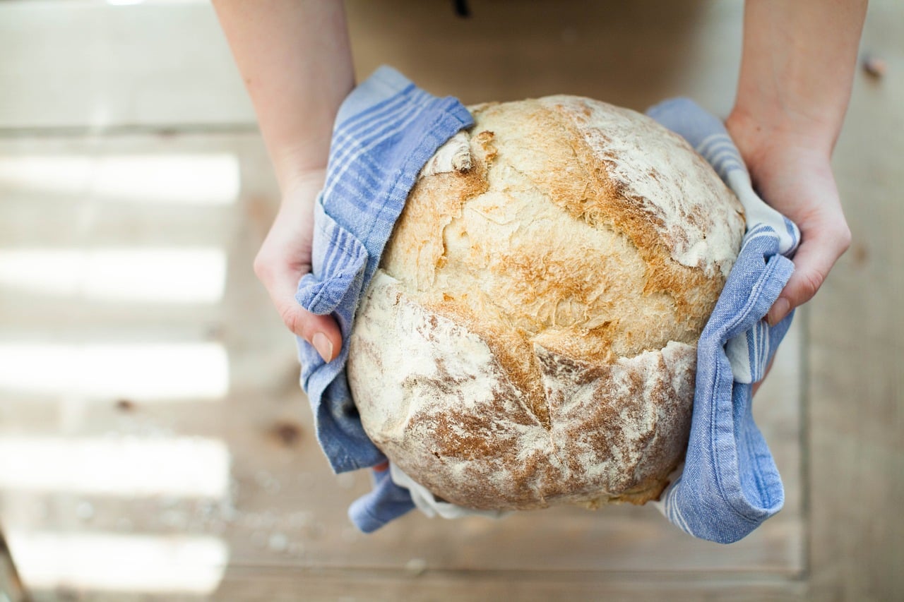 Upečte si vlastní chleba jen ze čtyř ingrediencí