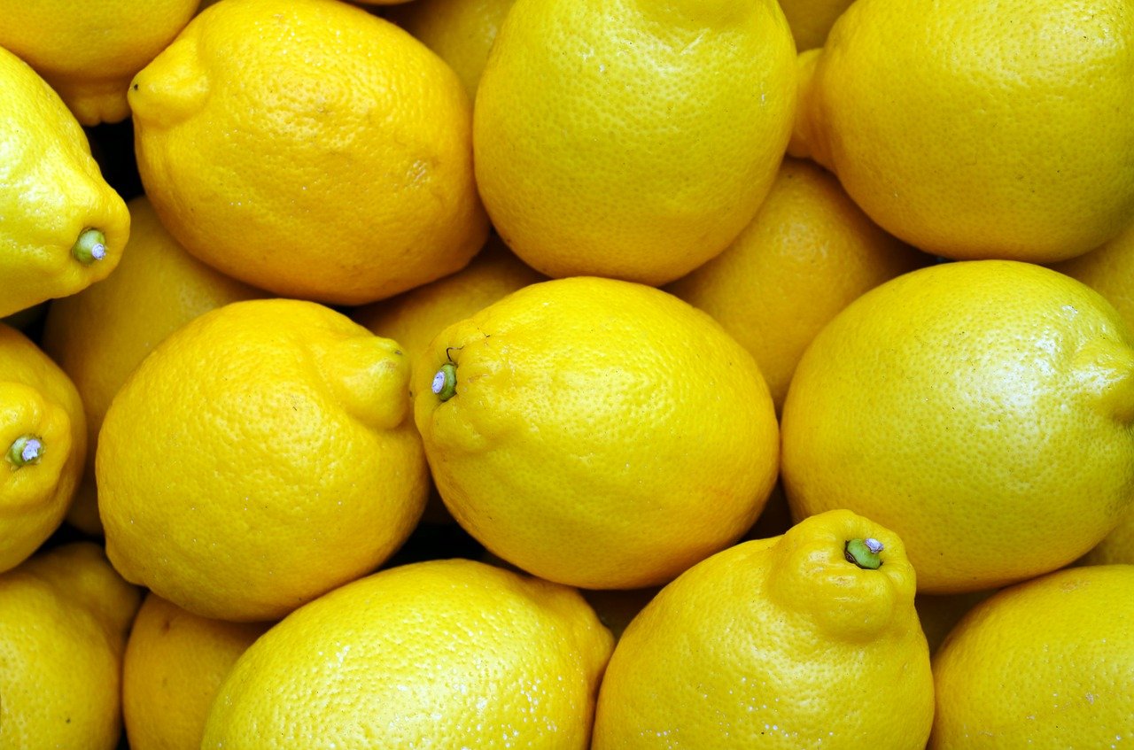 Jednoduchý trik, díky kterému citrony vydrží déle čerstvé