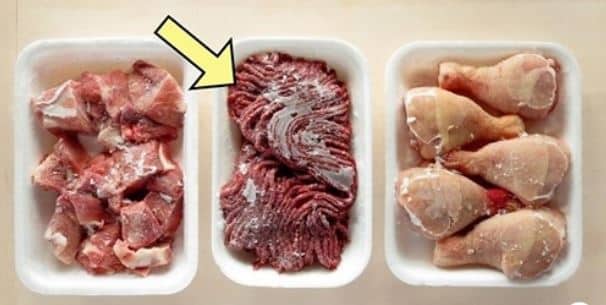 Není třeba mikrovlnné trouby, abyste rozmrazili maso. Zkuste efektivní a rychlý trik!