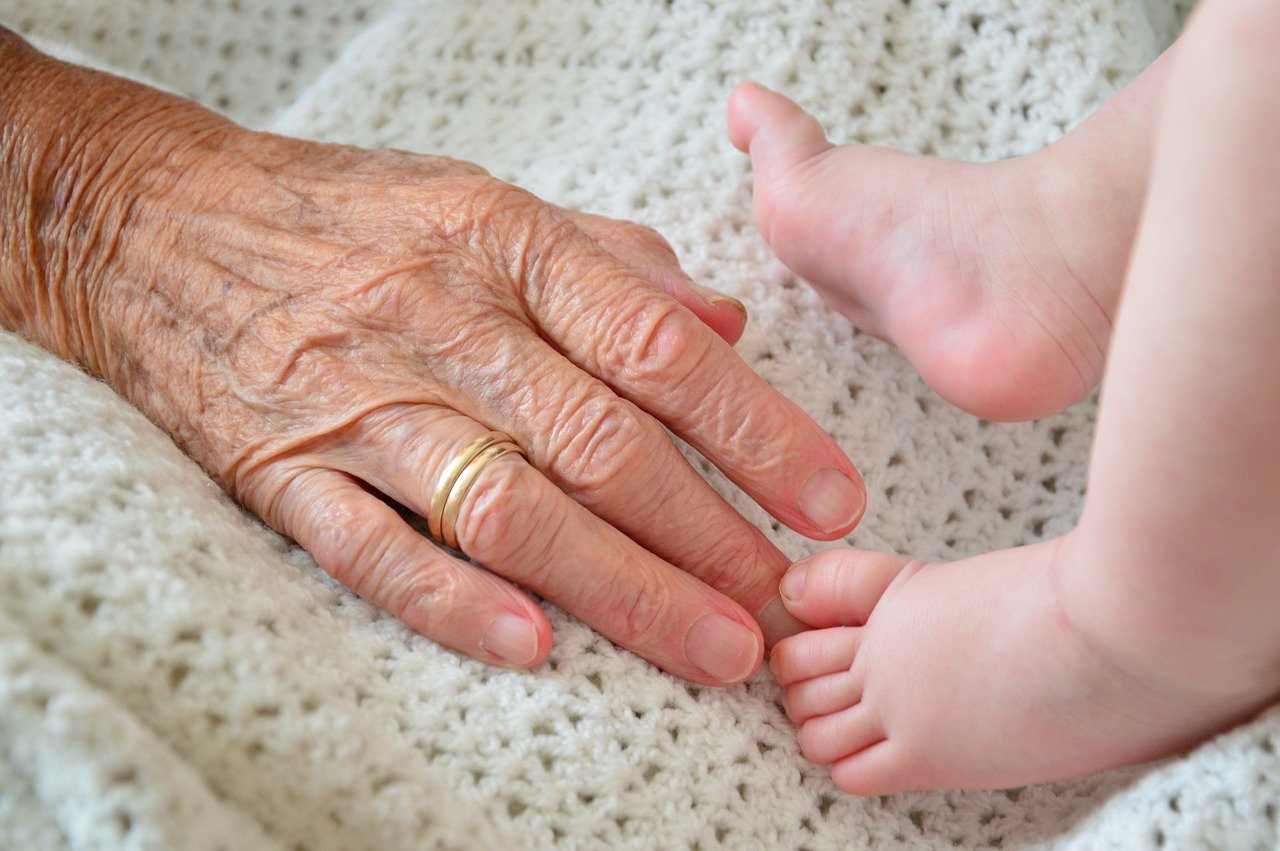 Babičky jsou v životě dětí nejdůležitější – proč tomu tak je?