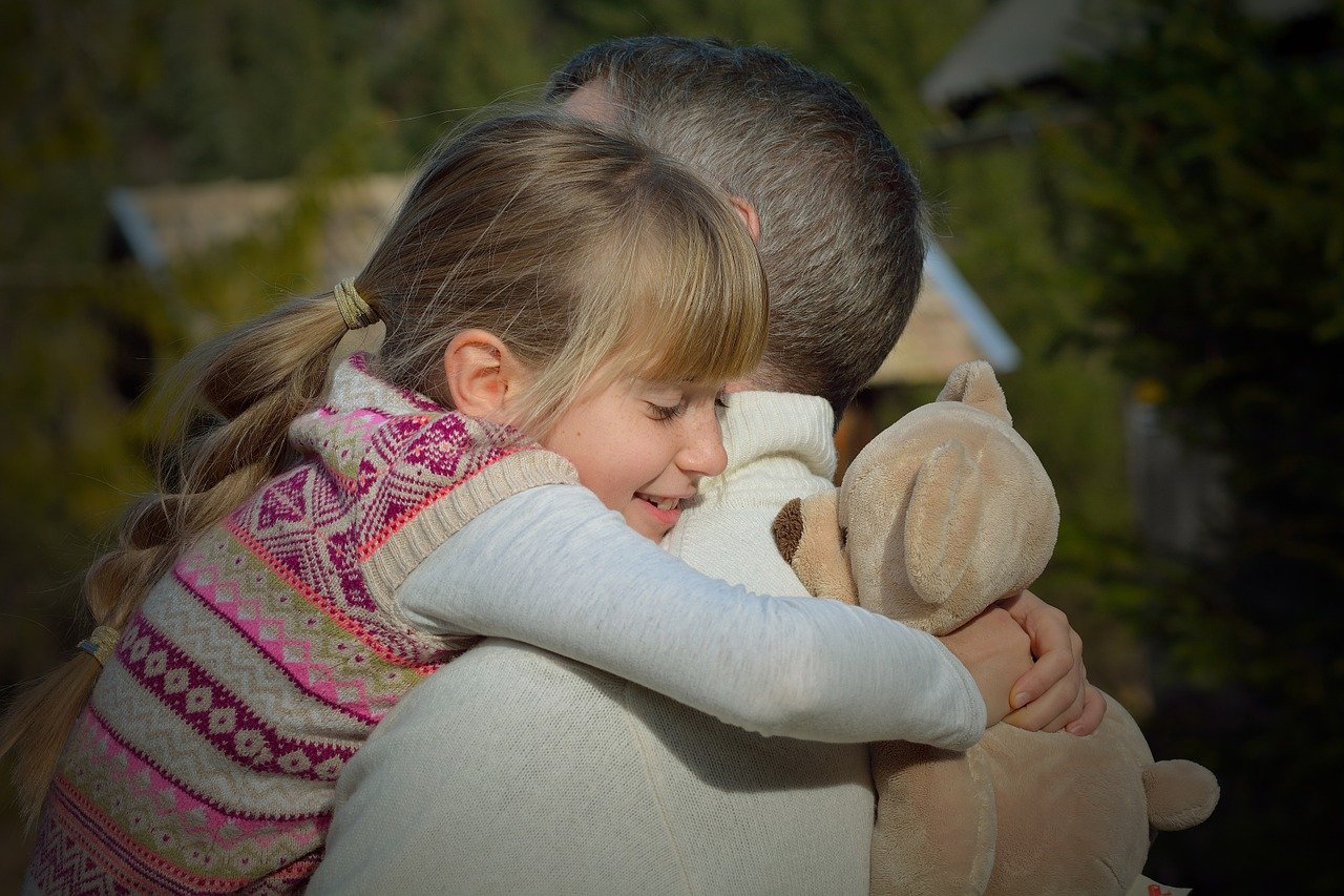Dojemné video zobrazuje loučení ukrajinského otce s dcerou