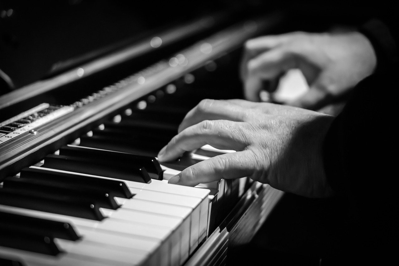 Zasedl za piano, položil ruce na klávesy… Po zaznění posledních tónů bylo jasné, že Tokio postupuje v talentové soutěži dál!