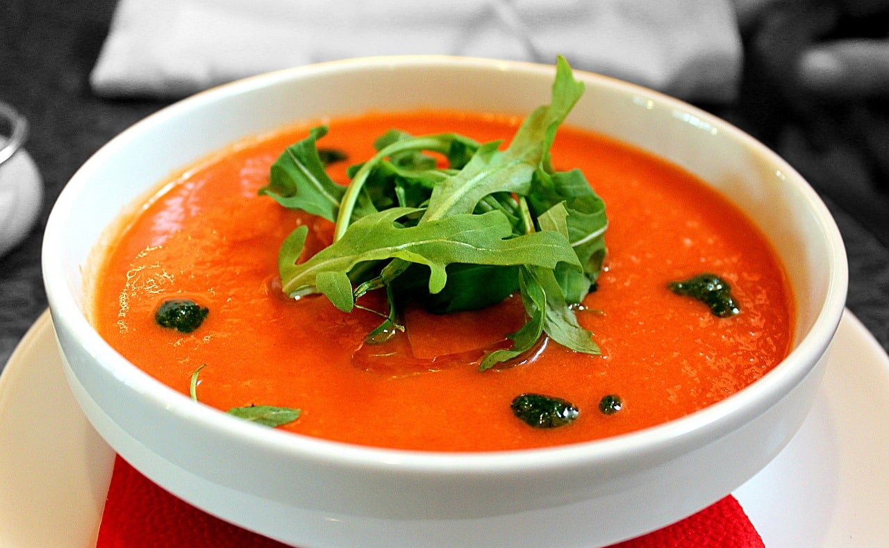 Rajčatová polévka s klíčovou ingrediencí, která jí dodá chuť