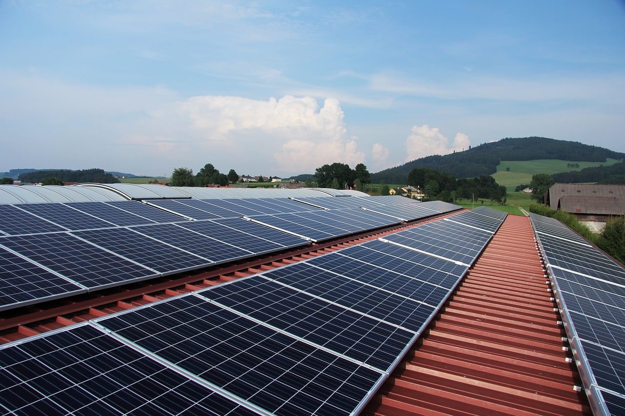 Proč je fotovoltaika výhodnou investicí a jak si ji snadno můžete pořídit i vy