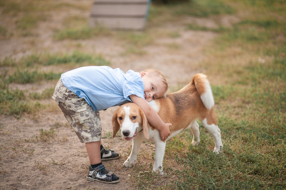 Chlapec s Downovým syndromem se ztratil. Jeho záchranou byl jeho věrný pes!