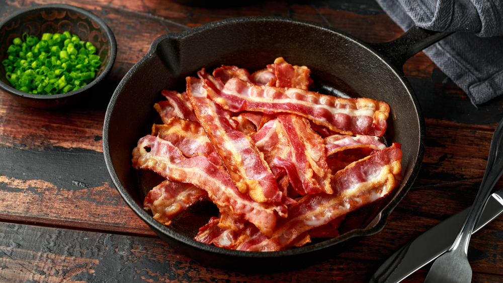 Jak připravit křupavou slaninu bez tučného smažení?