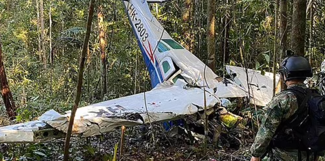 Zázrak v džungli: Děti přežily 40 dní po havárii letadla a s sebou nesou poslední slova umírající maminky