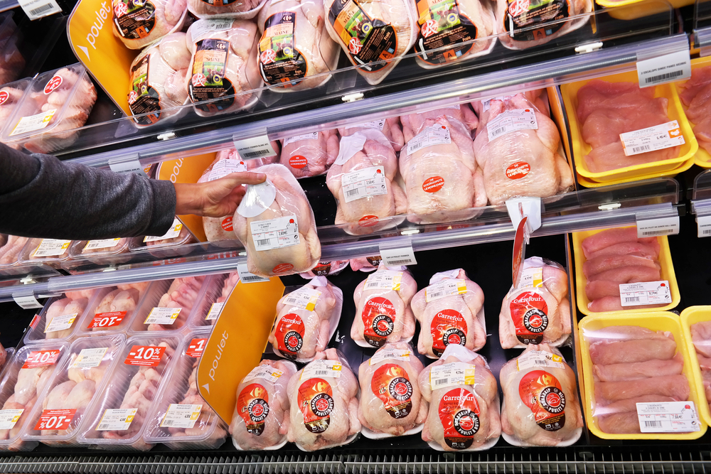 Skrze velký český řetězec se dostalo na trh prolezlé maso z Ukrajiny! Okamžitě vyhodit, vůbec na něj ani nesahejte