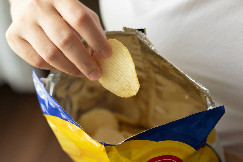 Otevření sáčku s chipsy skončilo tragédií: Senior skončil v nemocnici s popáleninami na 75% těla!