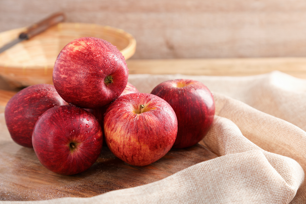 Máte doma dvě jablka, skořici a cukr? Připravte si jablečné placky!