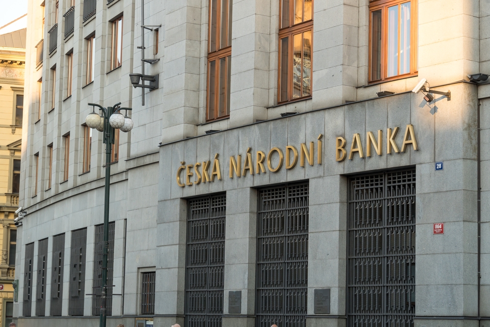 V česku krachuje další banka! Česká národní banka zahájila řízení o odebrání licence! Podezření z praní peněz!