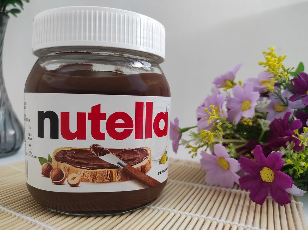 Jednoduchý recept na oříškové sušenky s Nutellou uprostřed