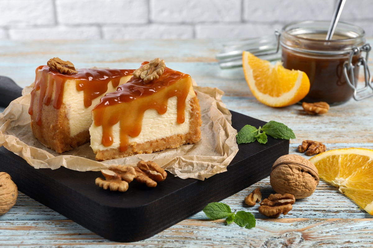 Karamelový cheesecake, na který nemusíte zapnout troubu