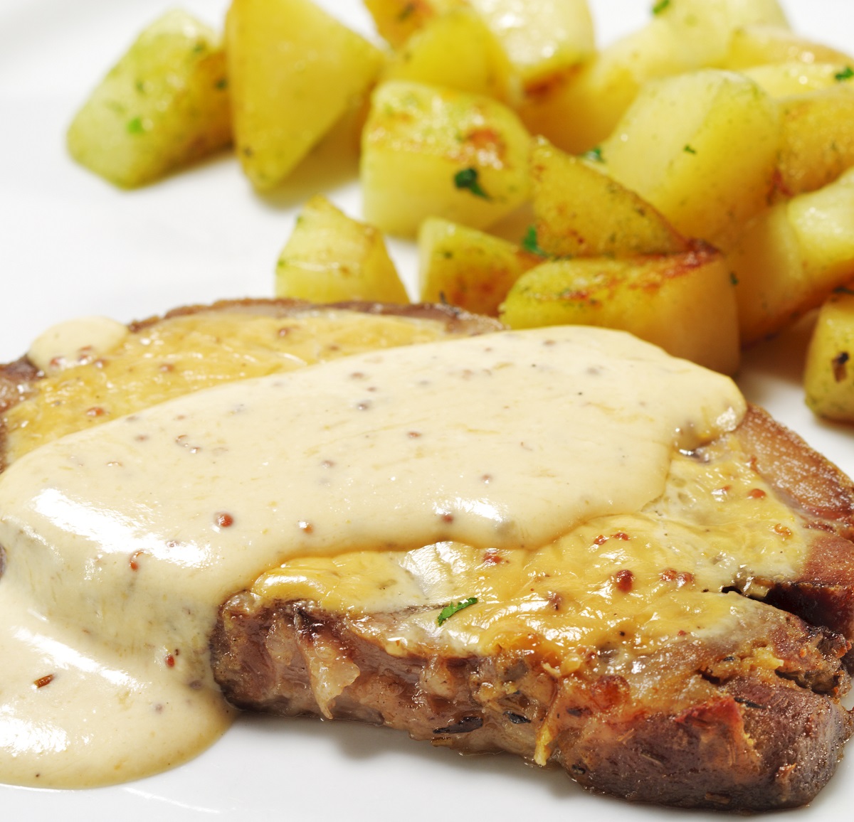 Přírodní plátky masa v hořčičné omáčce s pikantní chutí