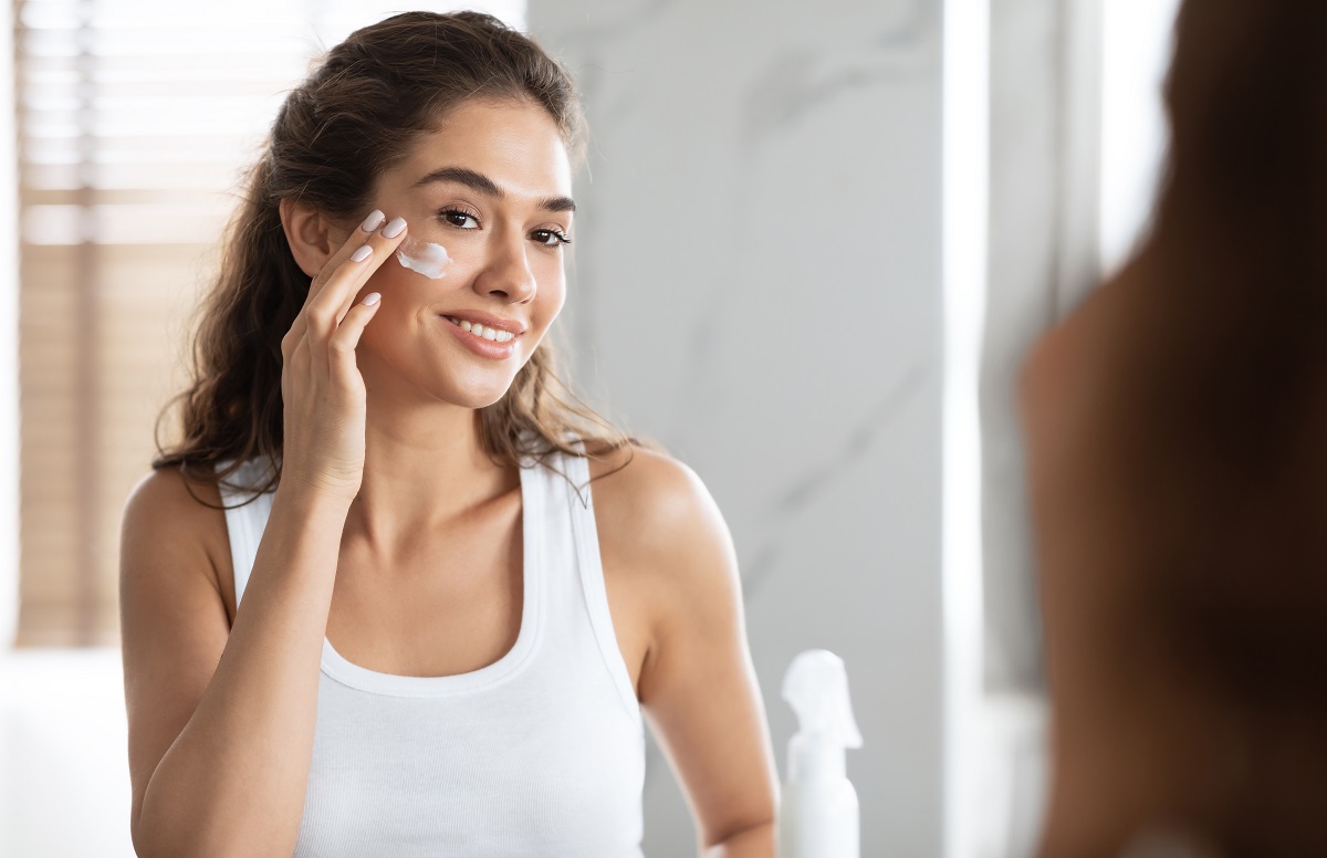 Mladá dívka je virální kvůli šílené péči o pleť!