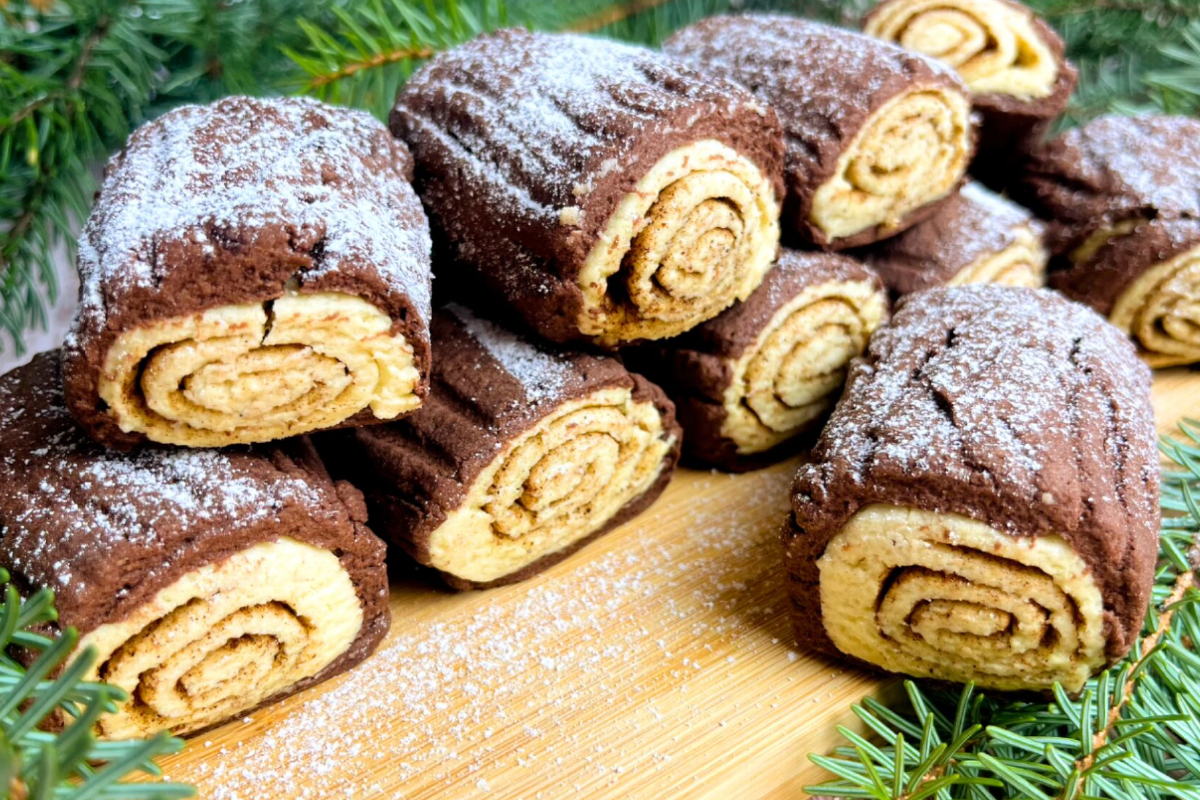 Zasněžené vánoční roládky – jemné cukroví, které dodá kouzlo vašemu svátečnímu pečení. Toto cukroví je vrcholem letošní sezóny