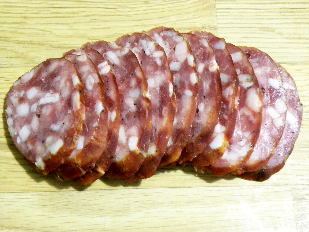 Domácí klobásy s kuřecím masem překvapí svou netradiční chutí