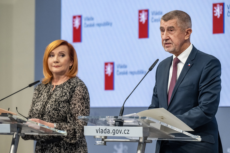 Babiš hájí schodek 389 miliard: nebudeme dávat dárečky, ale investovat do lidí