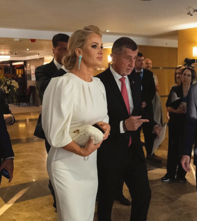 Monika Babišová na Hradě zářila: Tentokrát vsadila na svůj oblíbený střih. Sedí jí to?