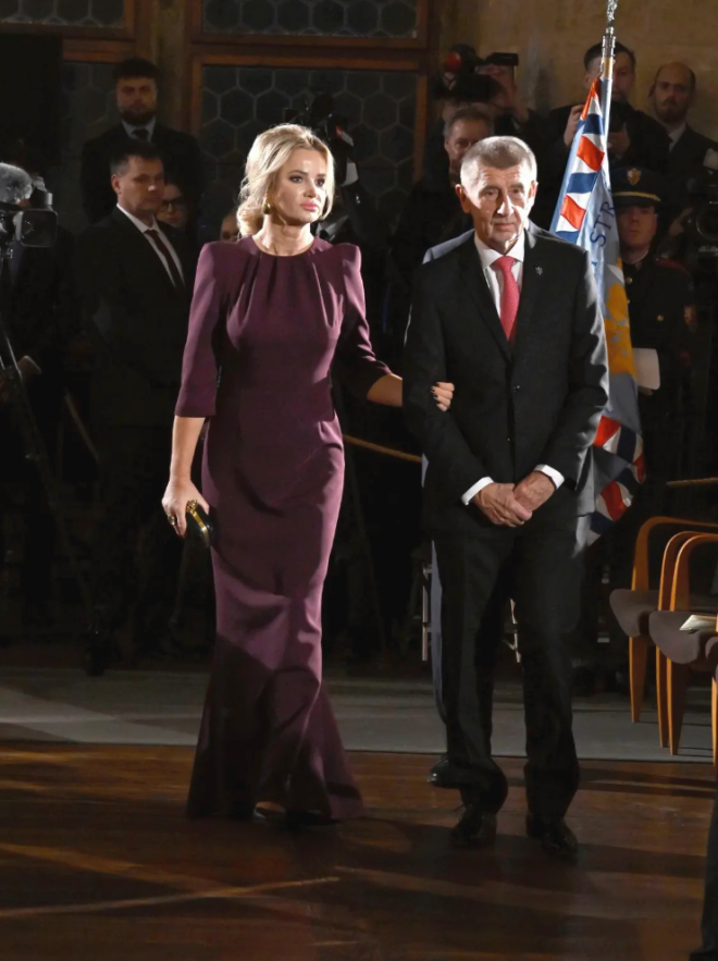 Monika Babišová na Hradě zářila: Tentokrát vsadila na svůj oblíbený střih. Sedí jí to?